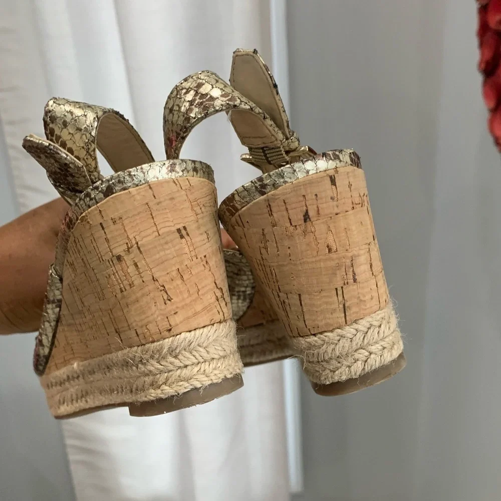 Franco Sarto the Kendra gold tone sandals 6.5M